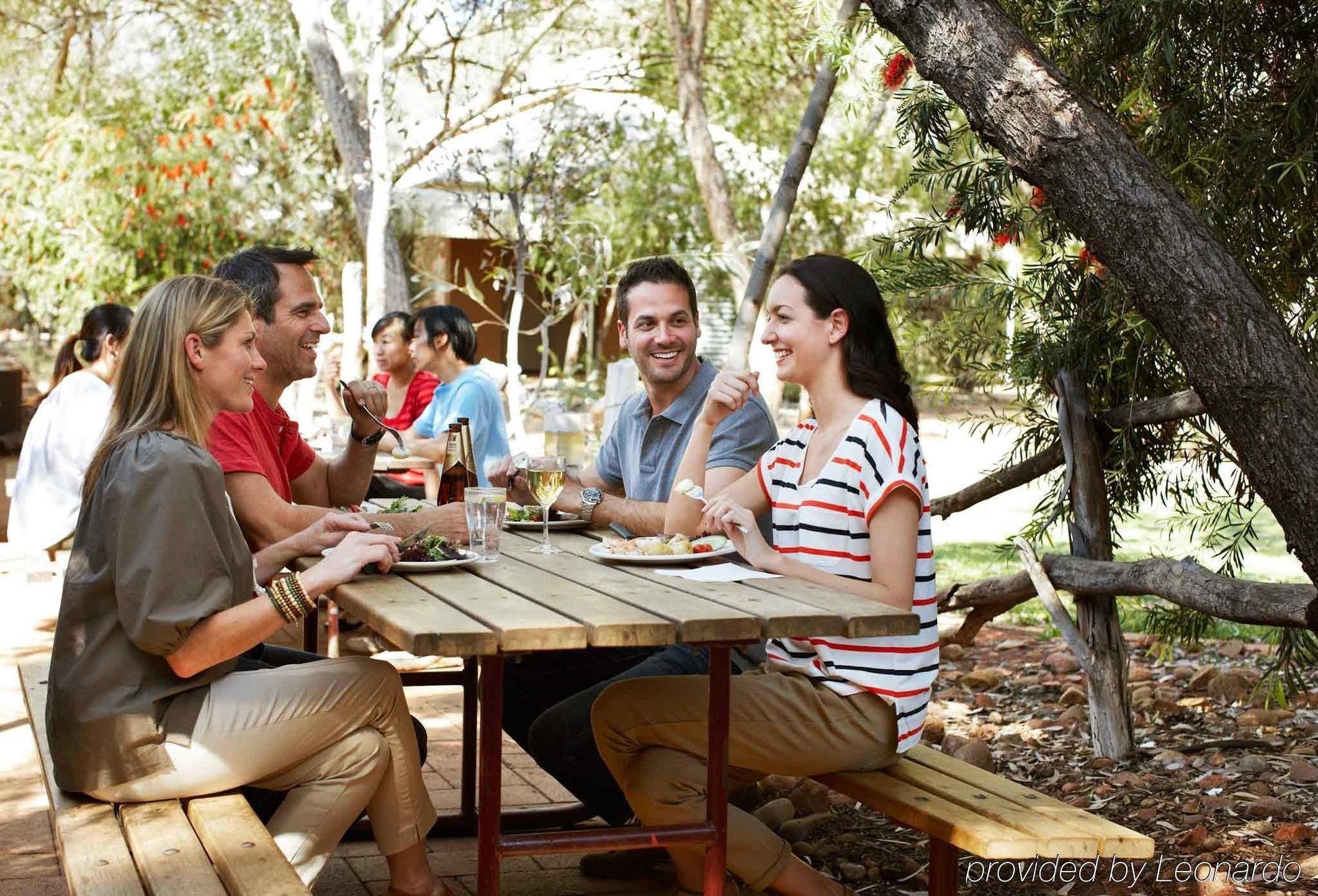 Outback Hotel Ayers Rock Restoran gambar