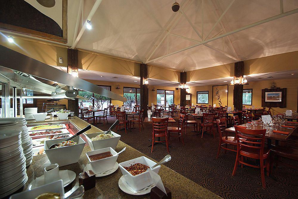 Outback Hotel Ayers Rock Restoran gambar